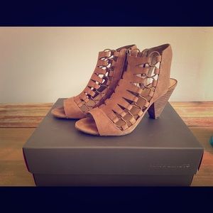 Vince Camuto Taupe heels size 6.5m sandals